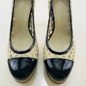 Cole Haan Pumps 10B Stephanie 4in heel black/woven